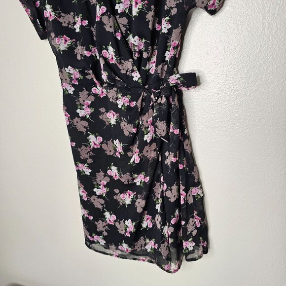 All In Favor Sz S Black Simone Dark Floral Short Sleeve Wrap Dress Chiffon Mini - Picture 4 of 9